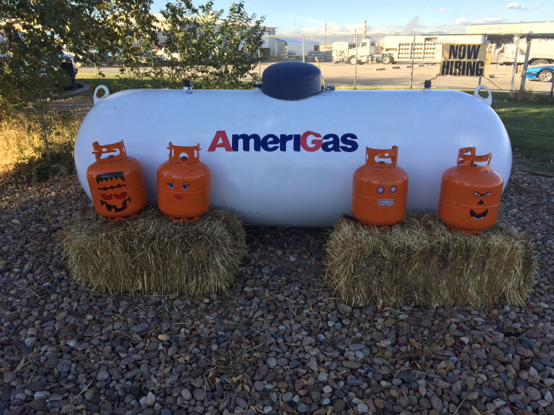 large amerigas propane tank with smaller tanks around it