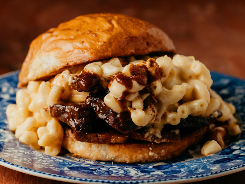 brisket and mac n cheese sandwich