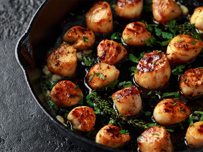 cooked scallops in a cast iron pan